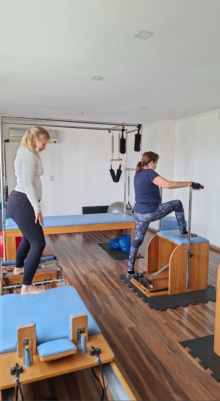 Prática de Pilates com acompanhamento no Pupo Studio